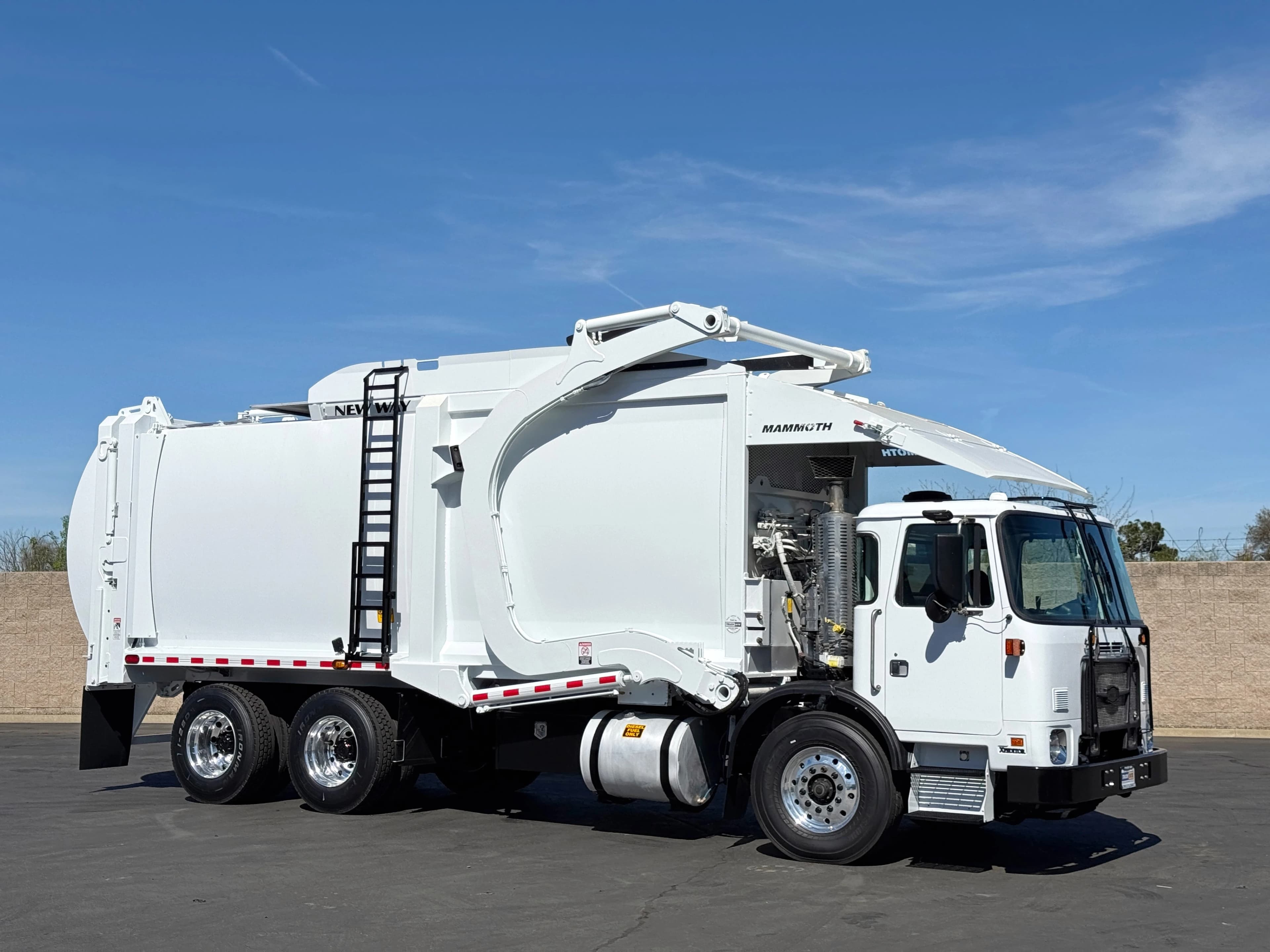 2016 Autocar New Way Mammoth 40 YD Front Load Garbage Truck