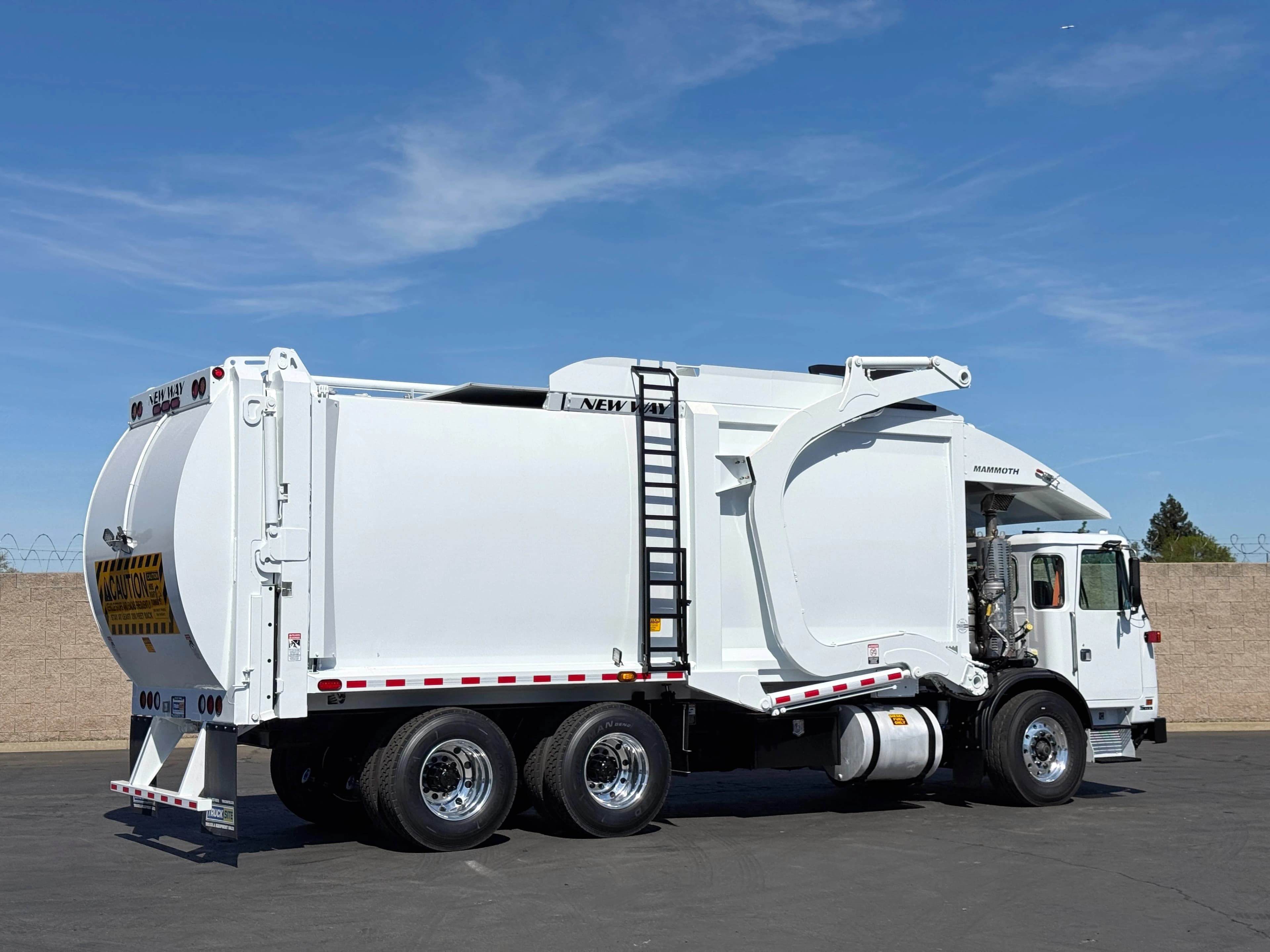 2016 Autocar New Way Mammoth 40 YD Front Load Garbage Truck