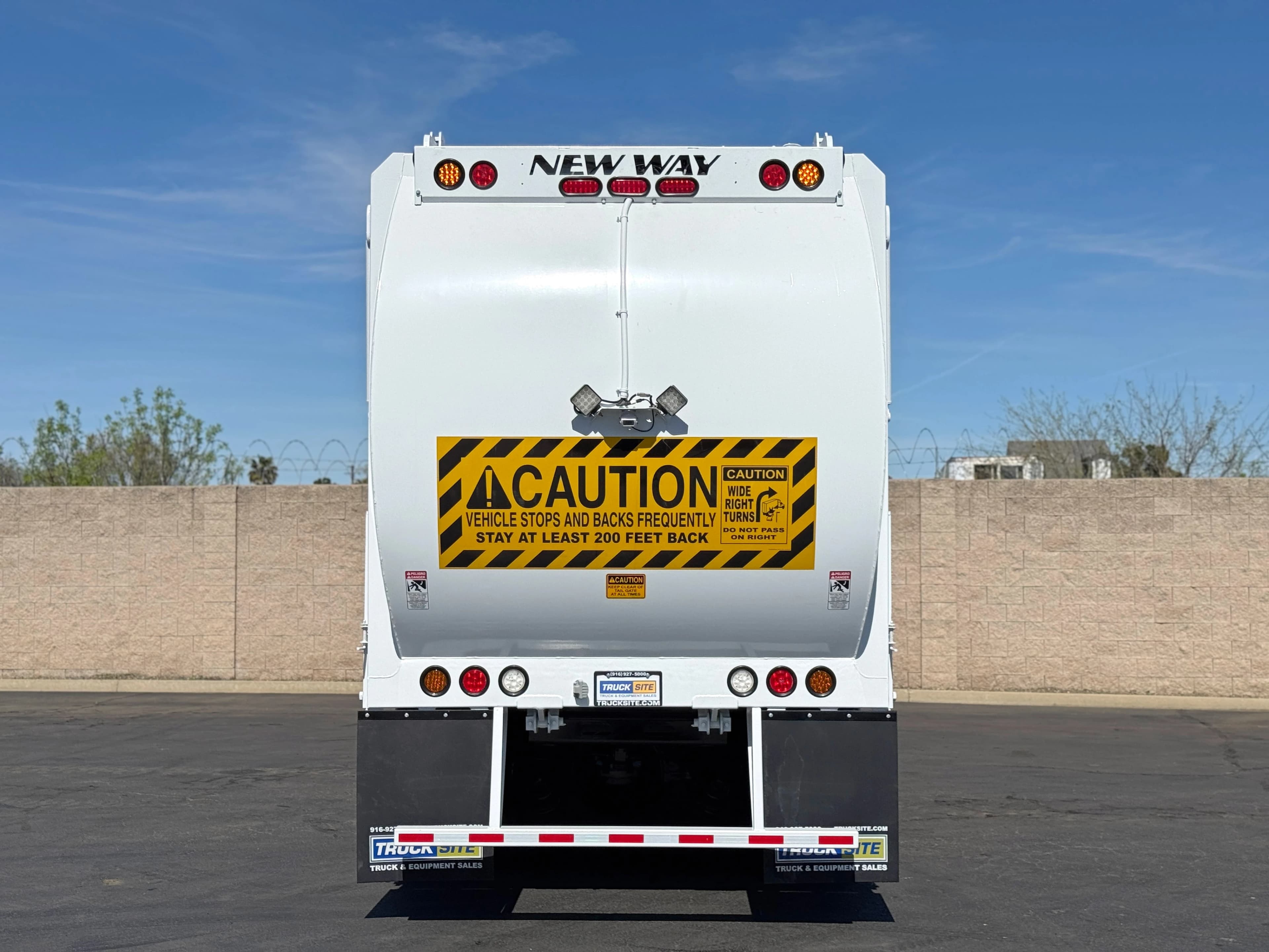 2016 Autocar New Way Mammoth 40 YD Front Load Garbage Truck