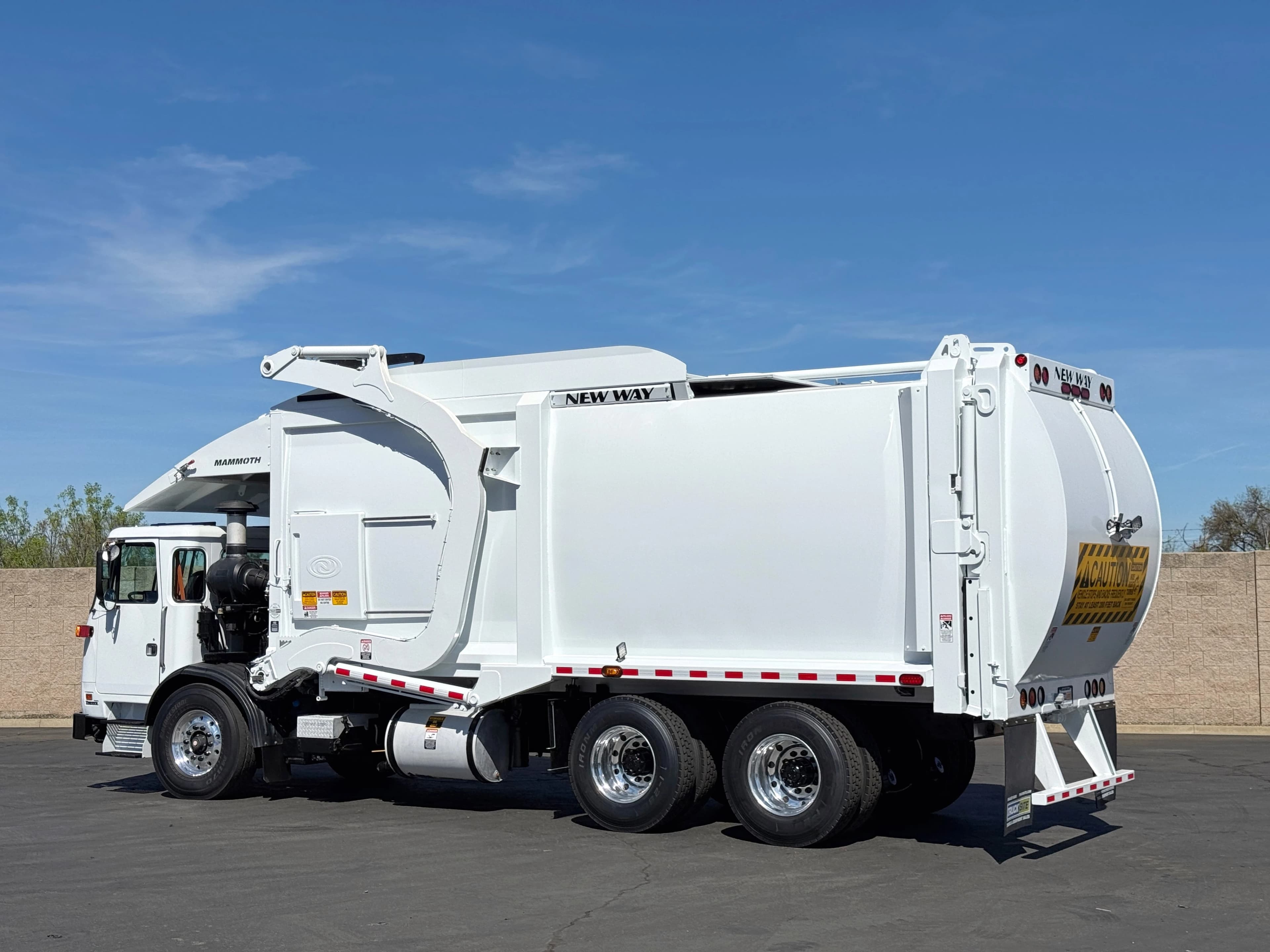 2016 Autocar New Way Mammoth 40 YD Front Load Garbage Truck