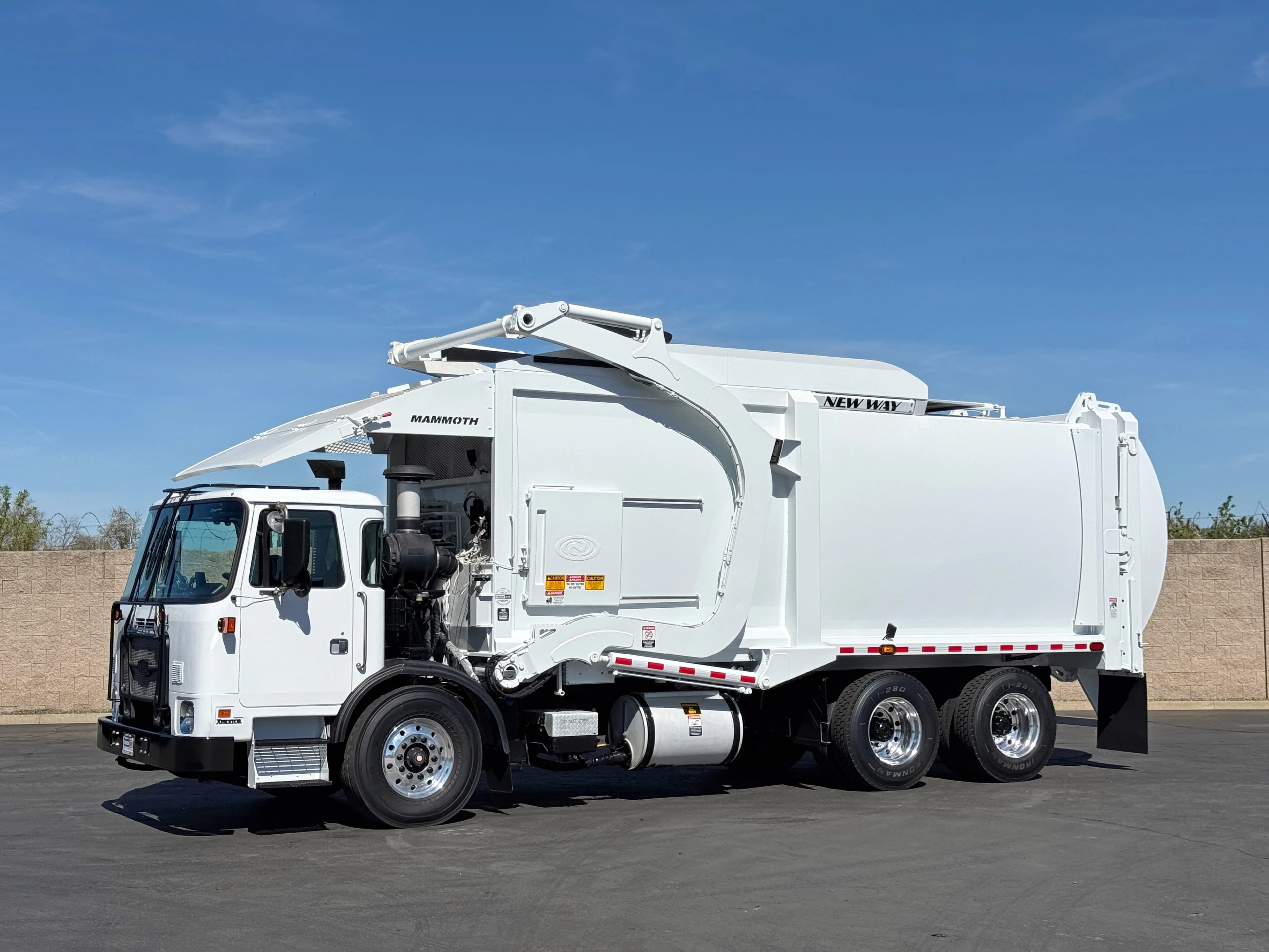 2016 Autocar New Way Mammoth 40 YD Front Load Garbage Truck