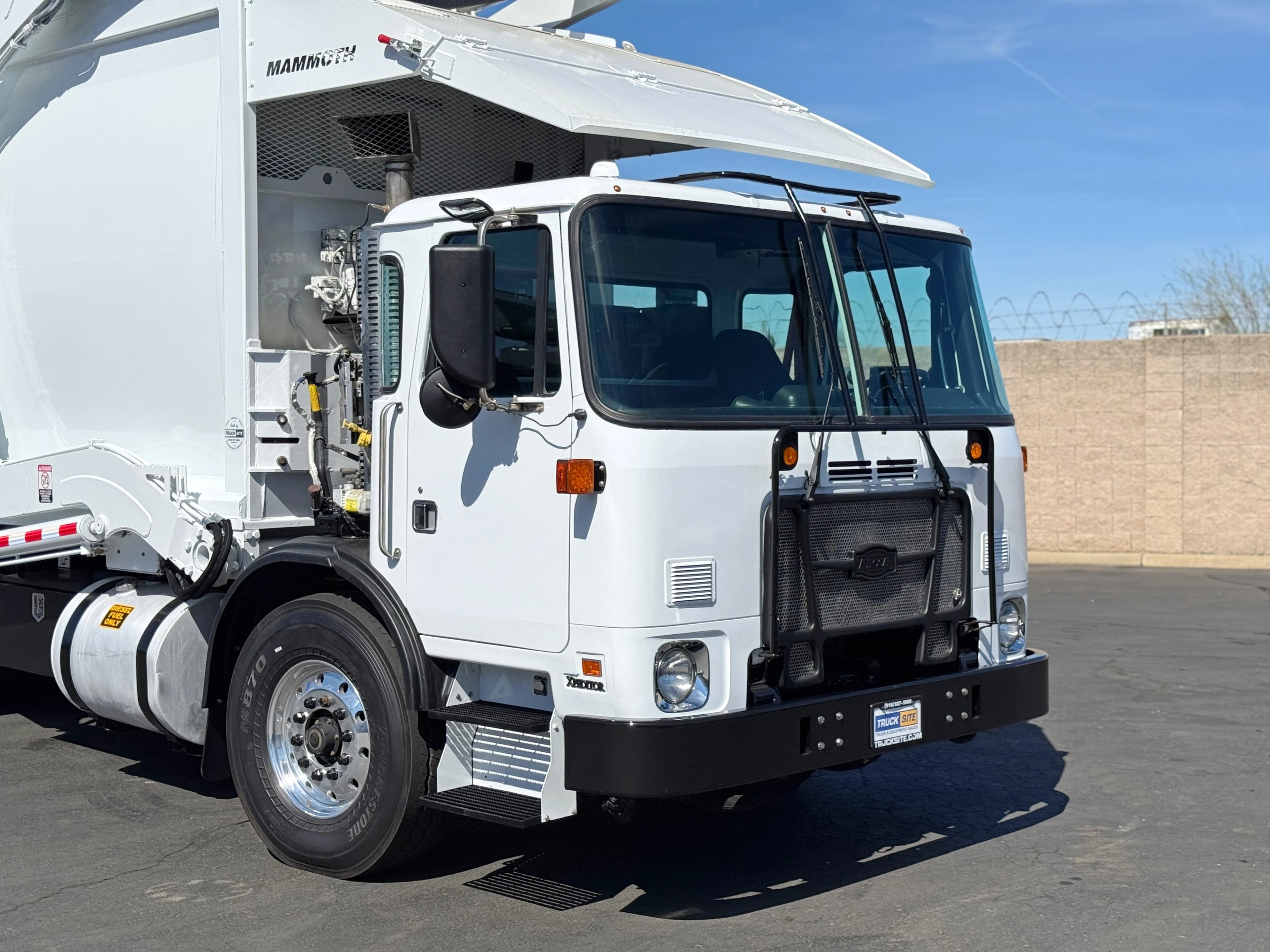2016 Autocar New Way Mammoth 40 YD Front Load Garbage Truck