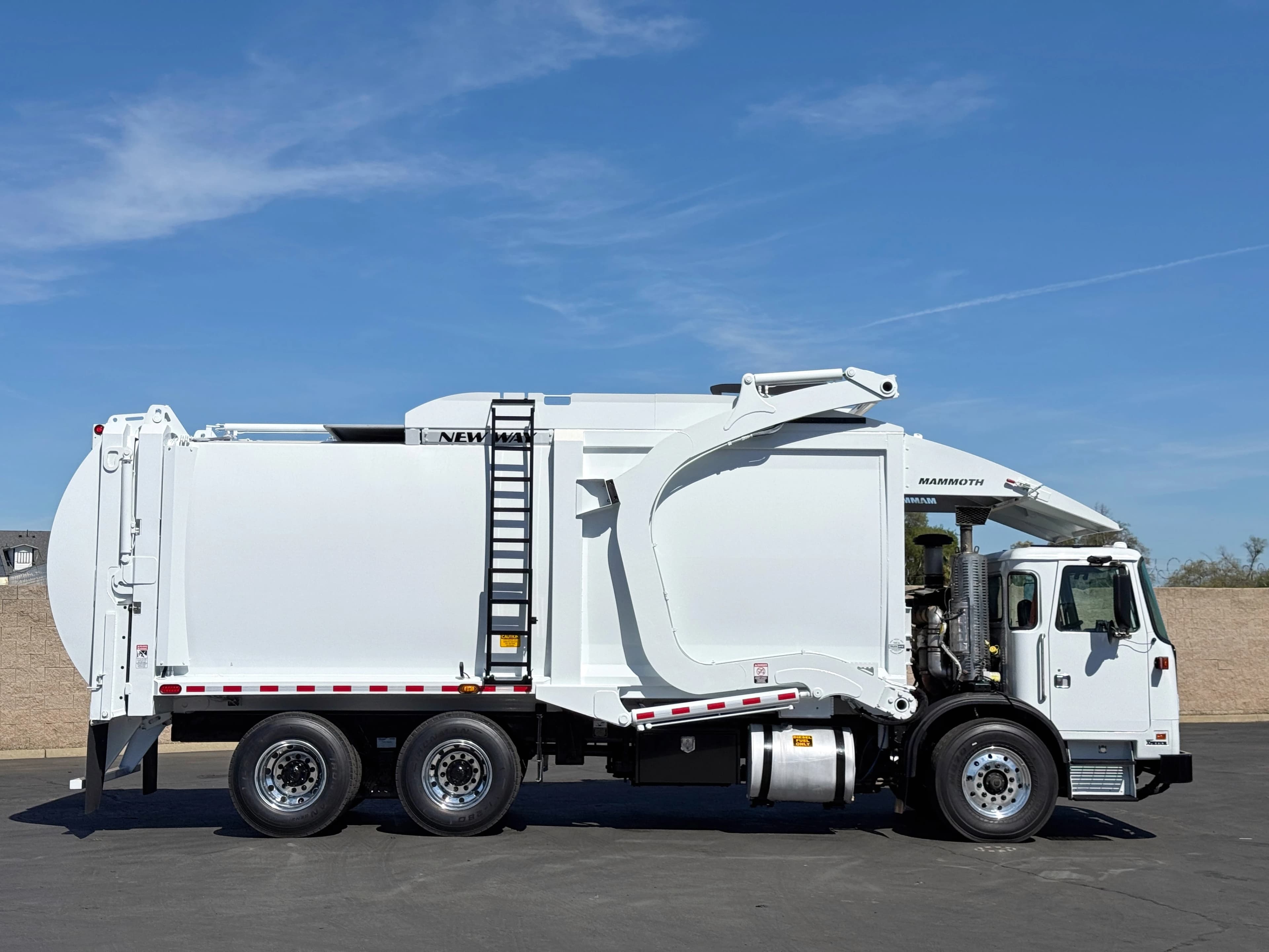 2016 Autocar New Way Mammoth 40 YD Front Load Garbage Truck