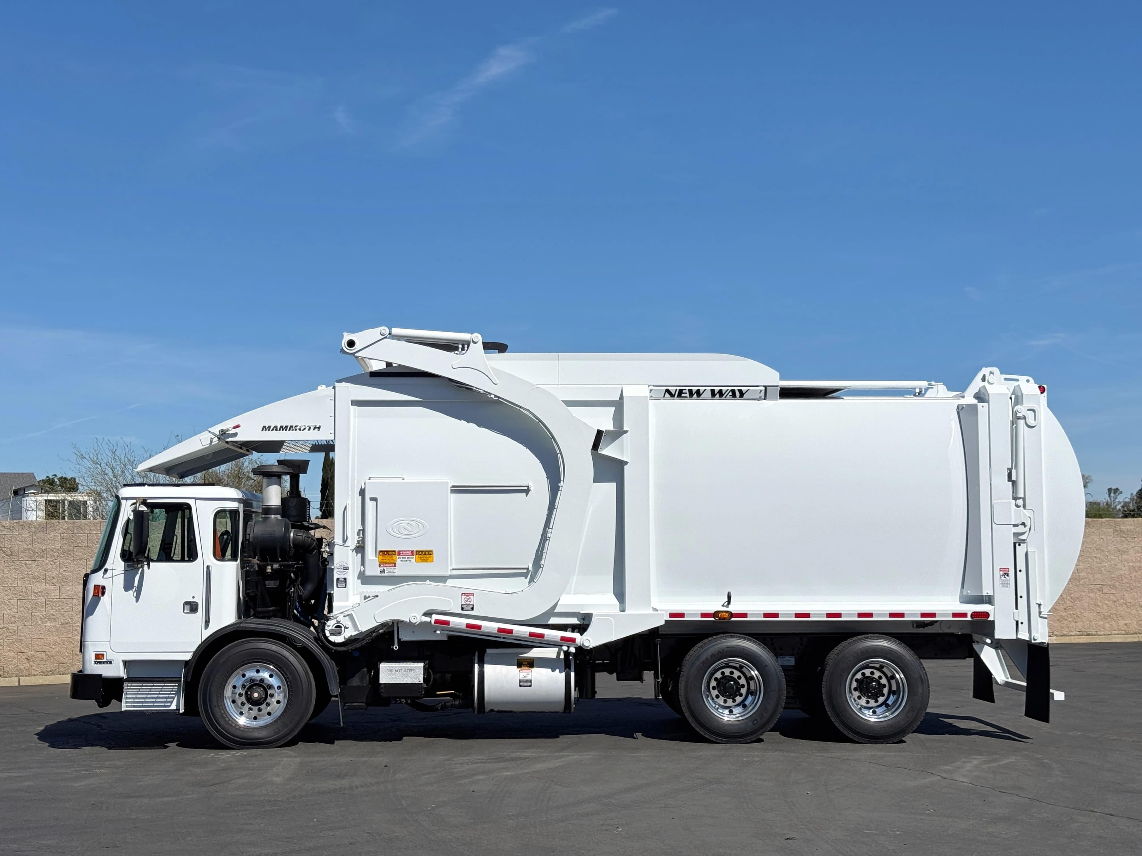 2016 Autocar New Way Mammoth 40 YD Front Load Garbage Truck