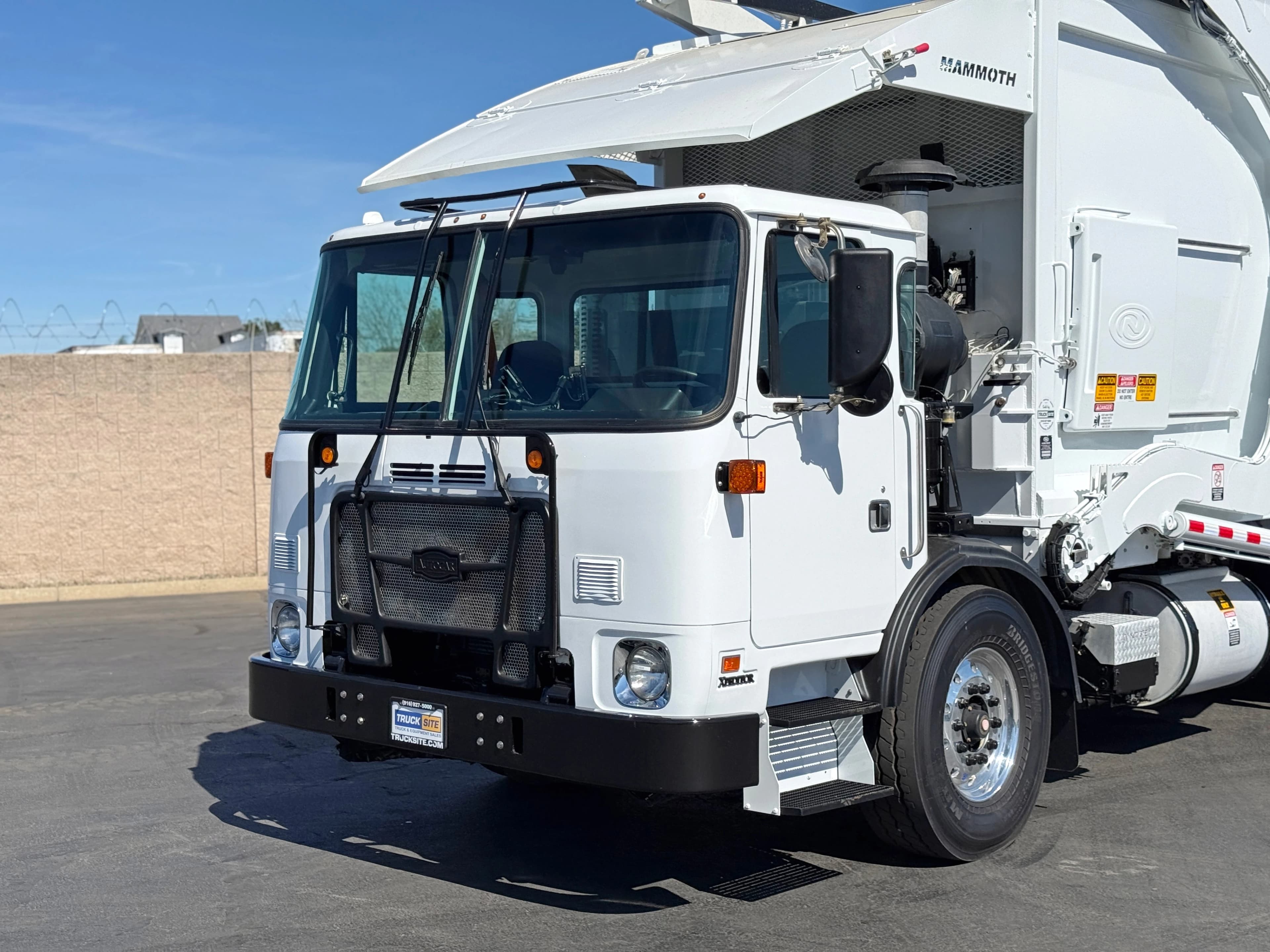 2016 Autocar New Way Mammoth 40 YD Front Load Garbage Truck
