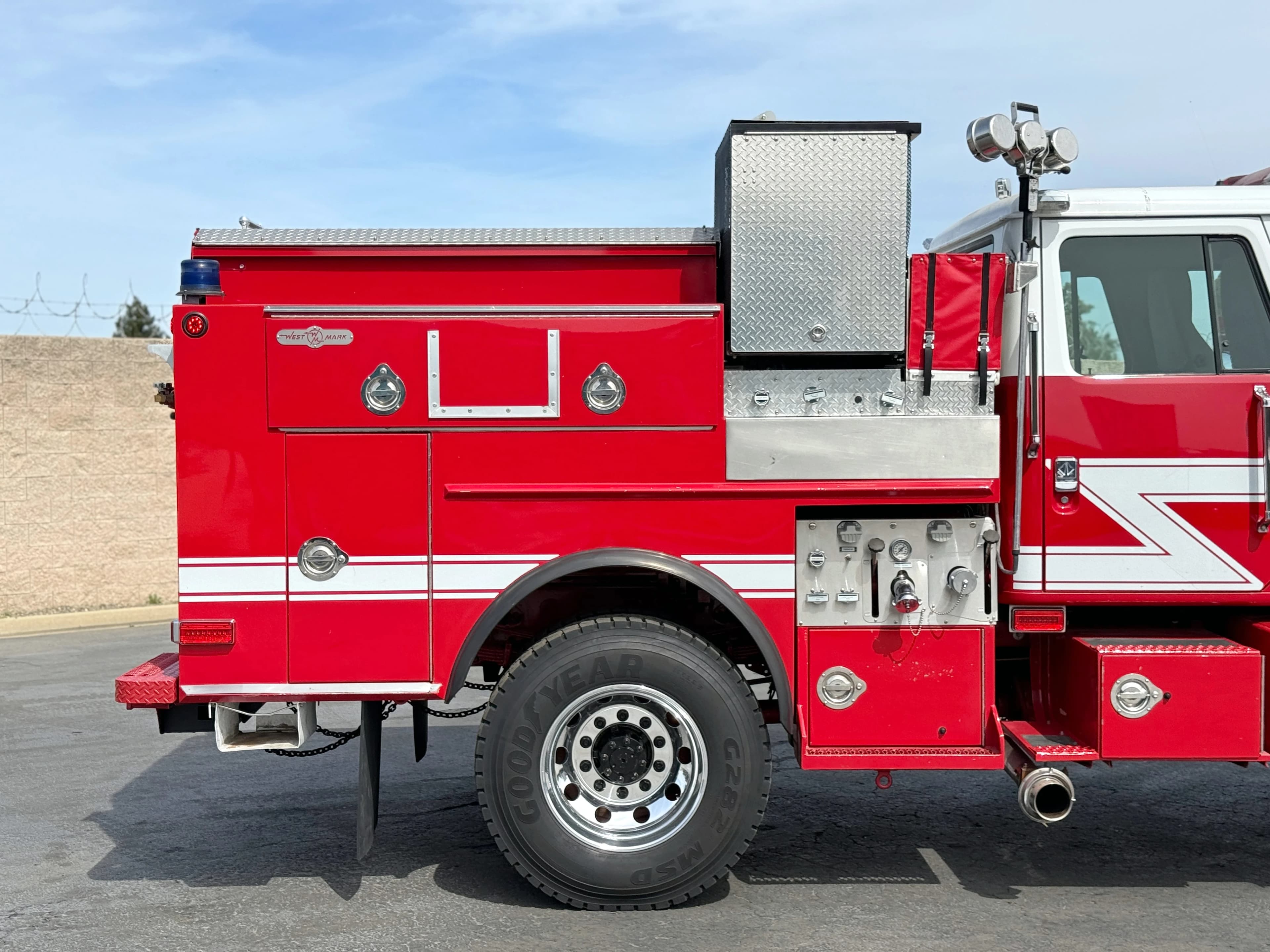 2001 International 4800 4x4 Type 3 Fire Pumper