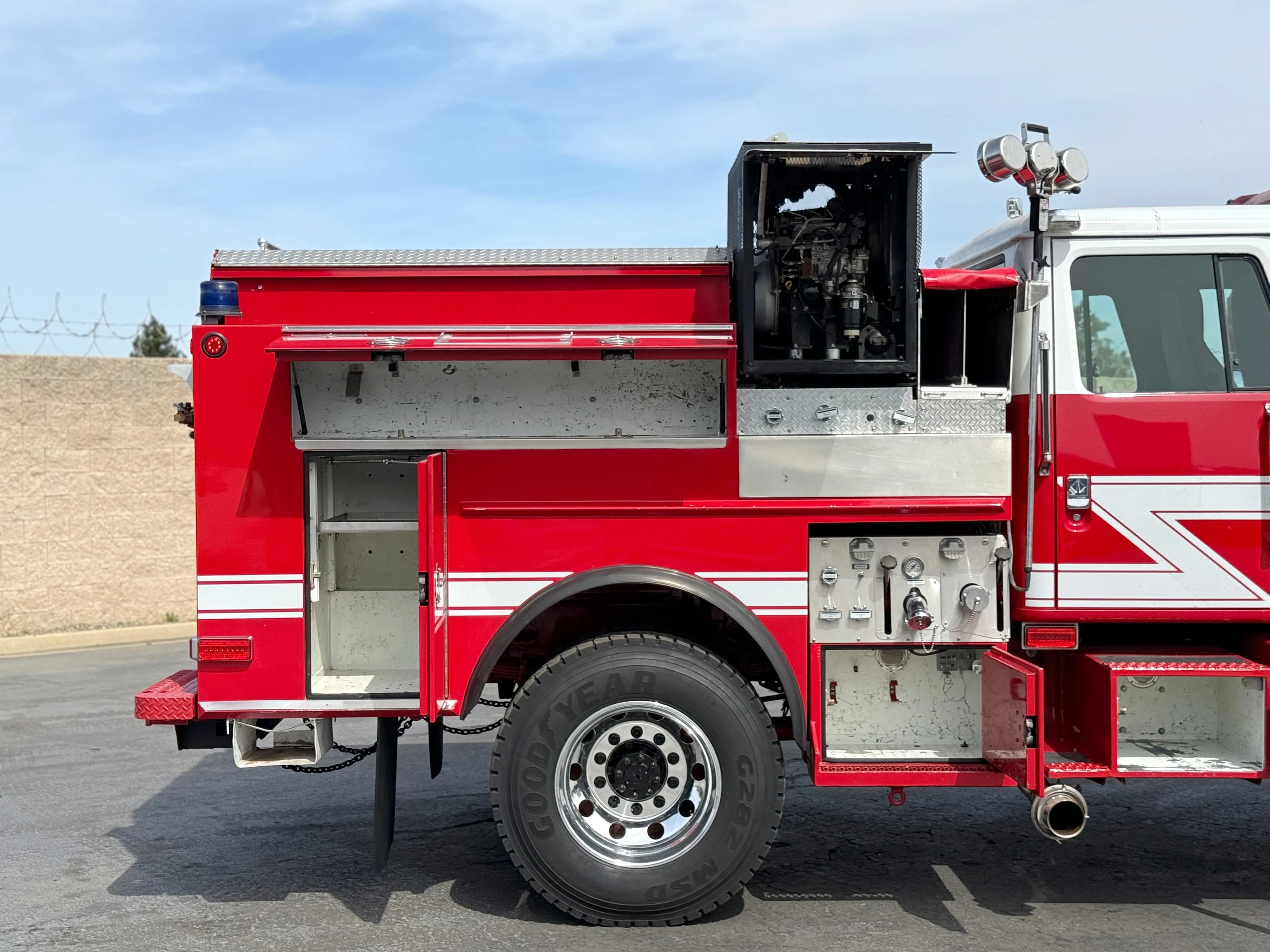 2001 International 4800 4x4 Type 3 Fire Pumper