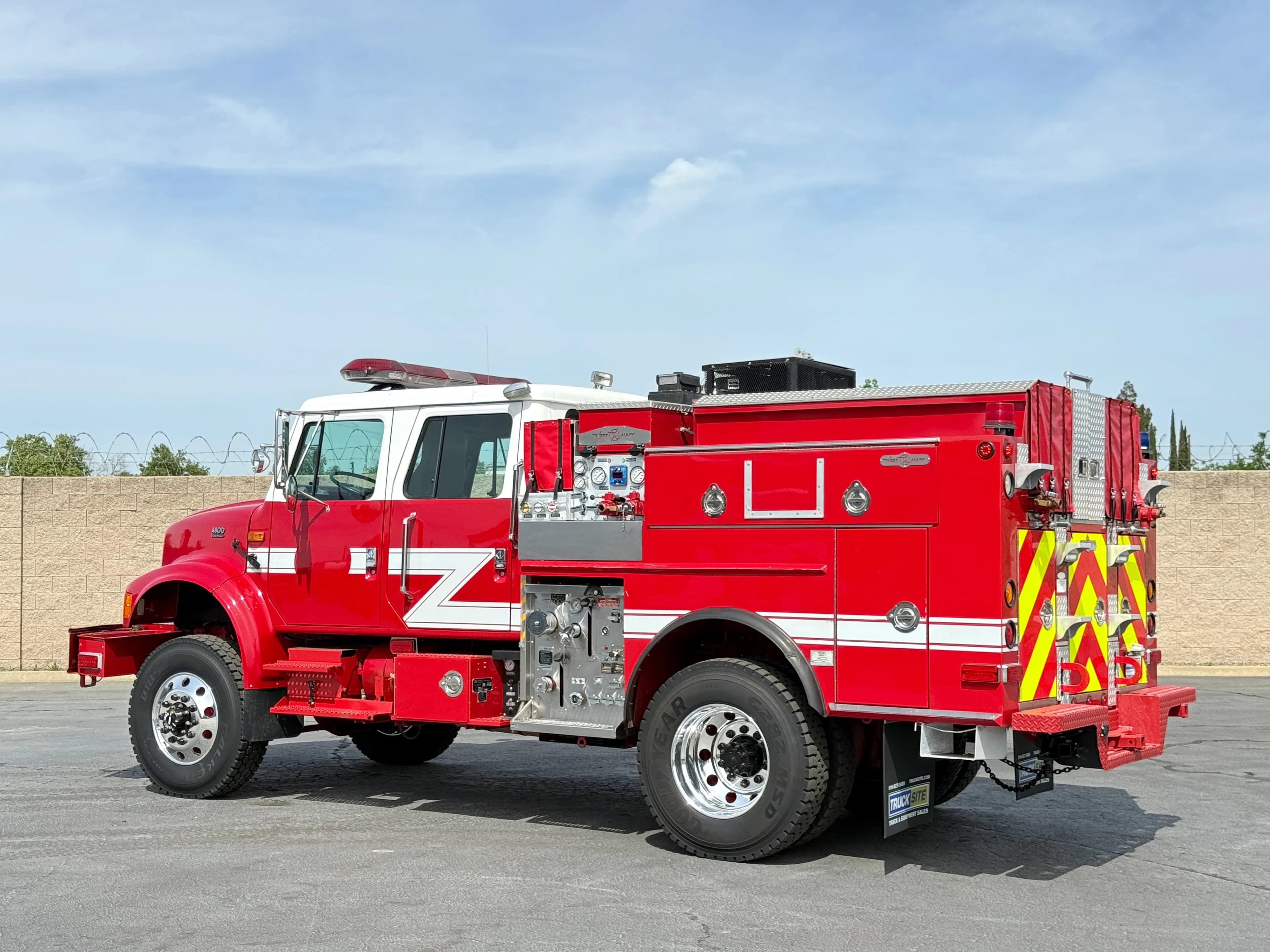 2001 International 4800 4x4 Type 3 Fire Pumper