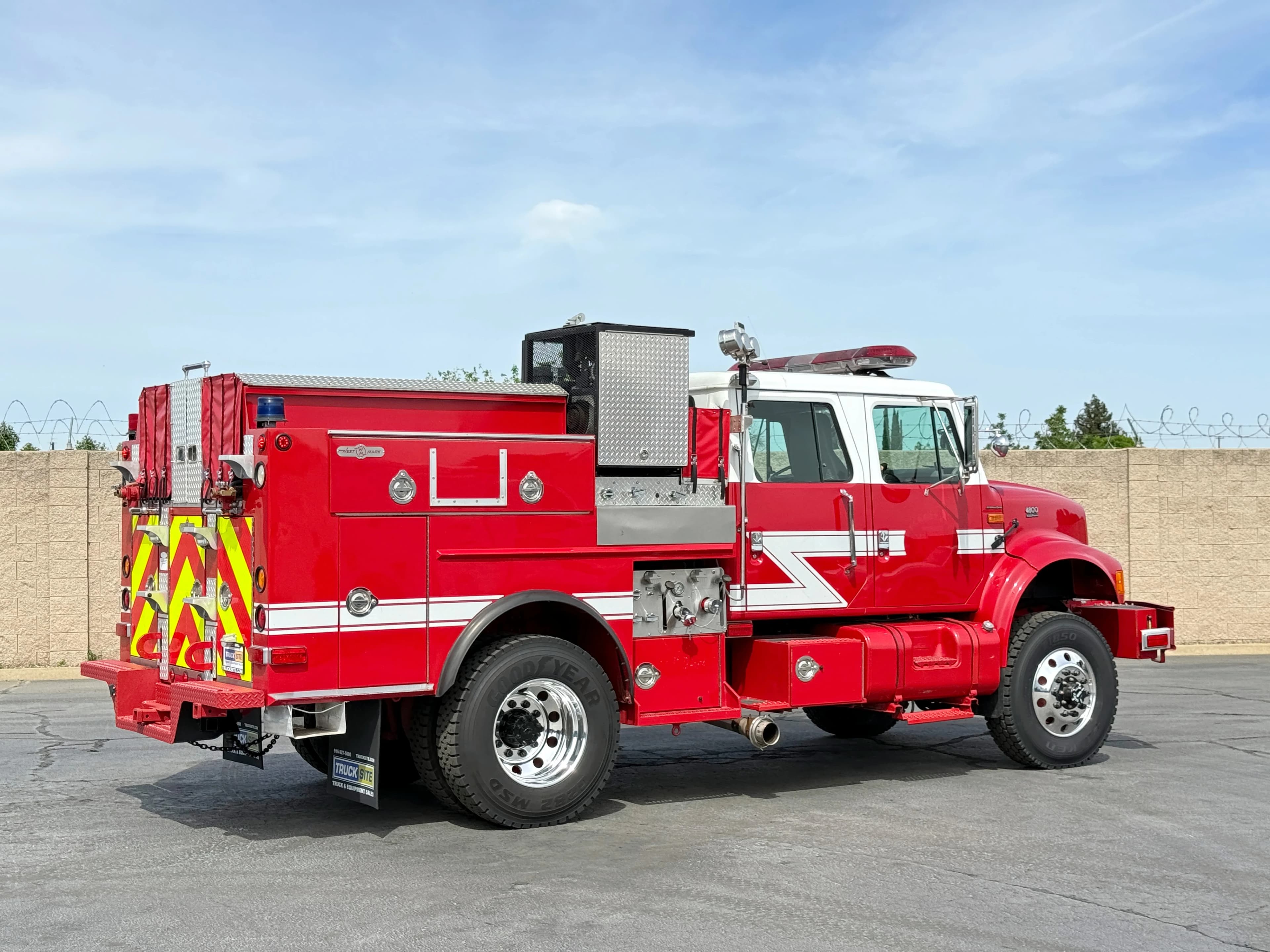 2001 International 4800 4x4 Type 3 Fire Pumper
