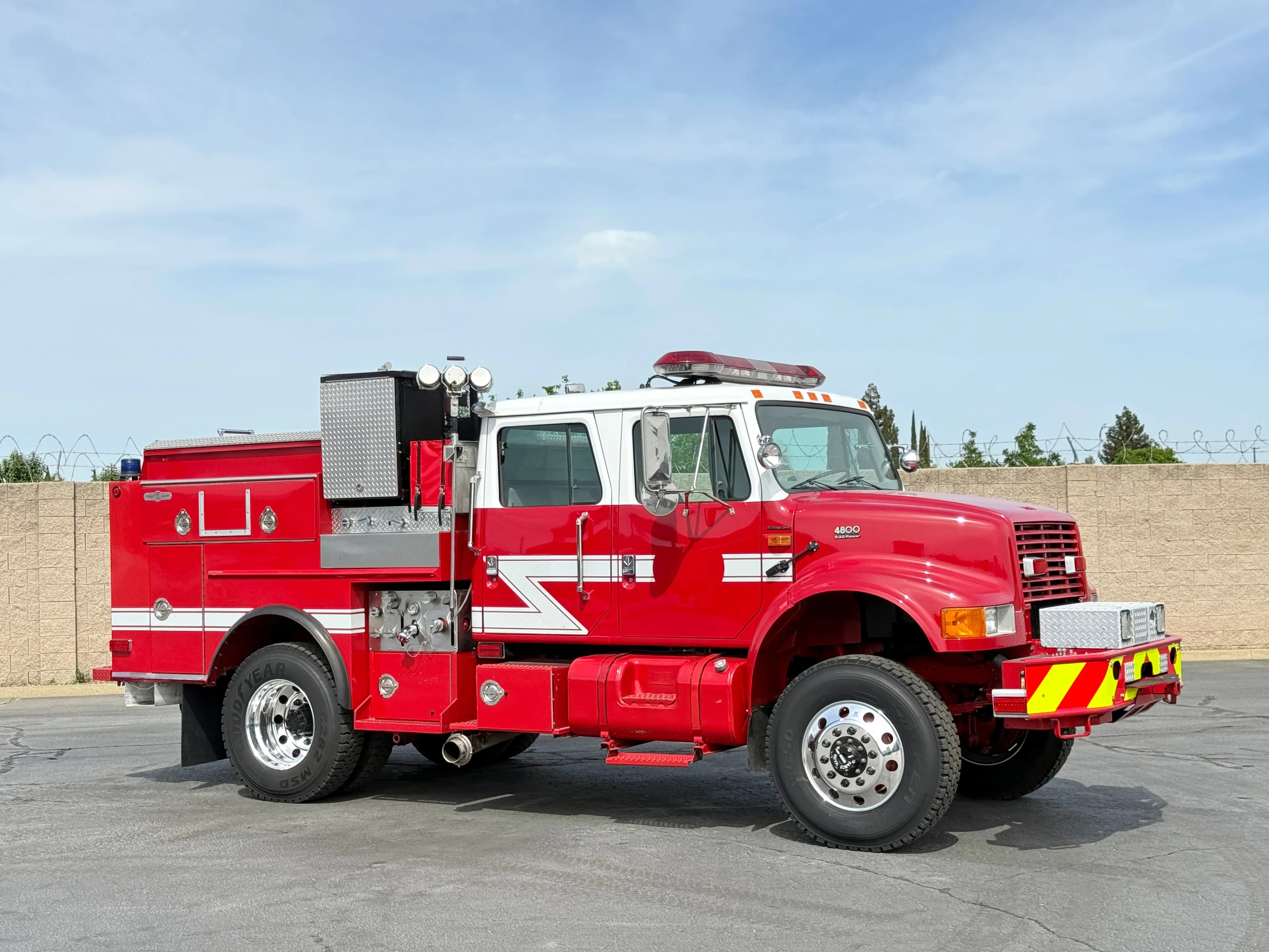 2001 International 4800 4x4 Type 3 Fire Pumper