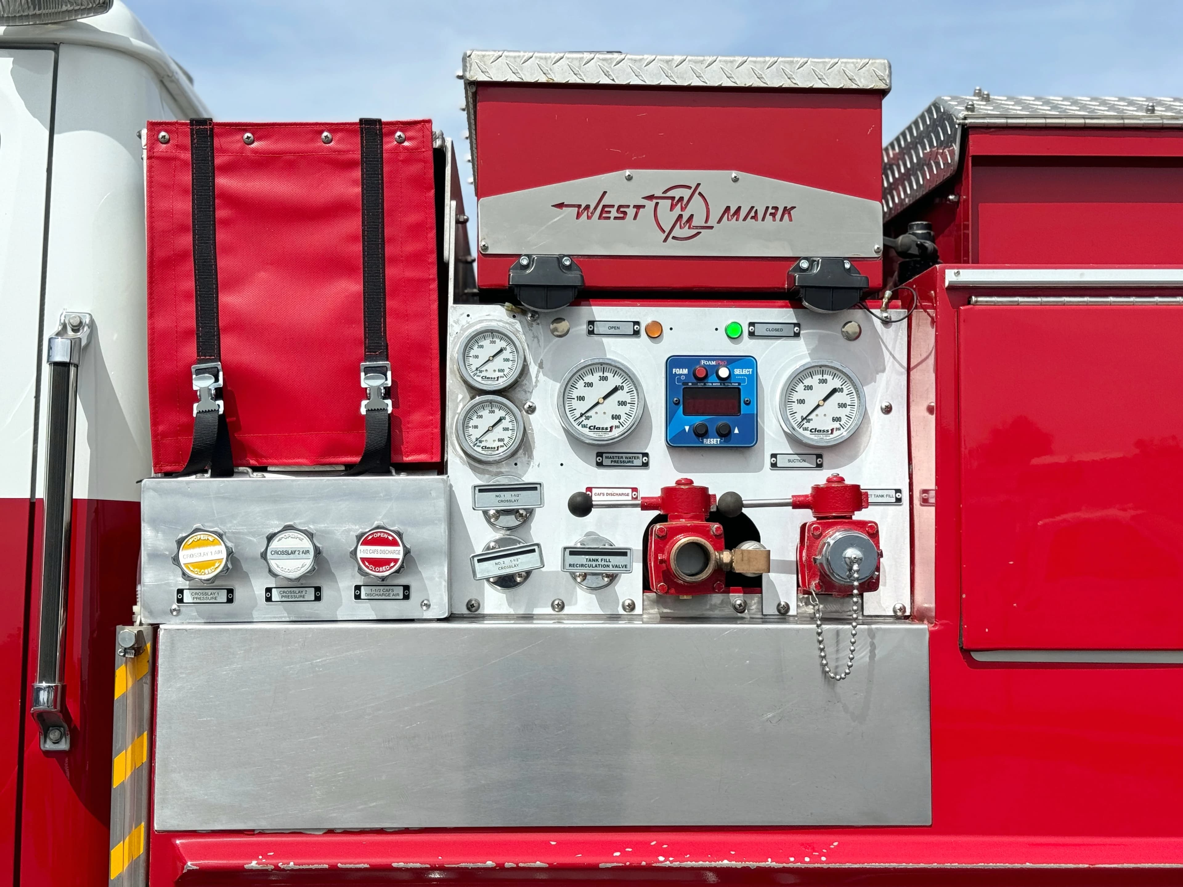 2001 International 4800 4x4 Type 3 Fire Pumper