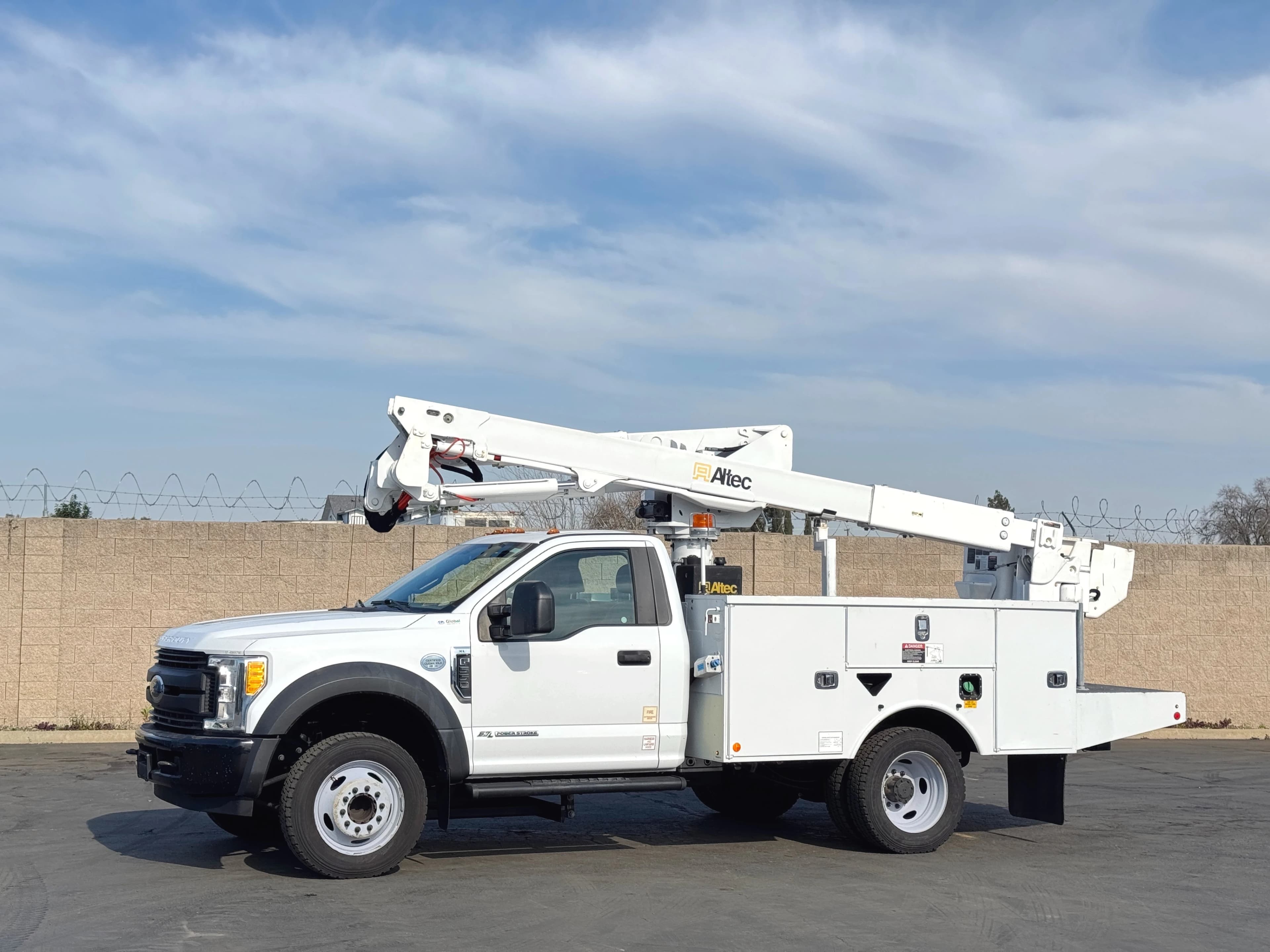 2017 Ford F550 Altec AT40G Articulating & Telescopic Bucket Truck