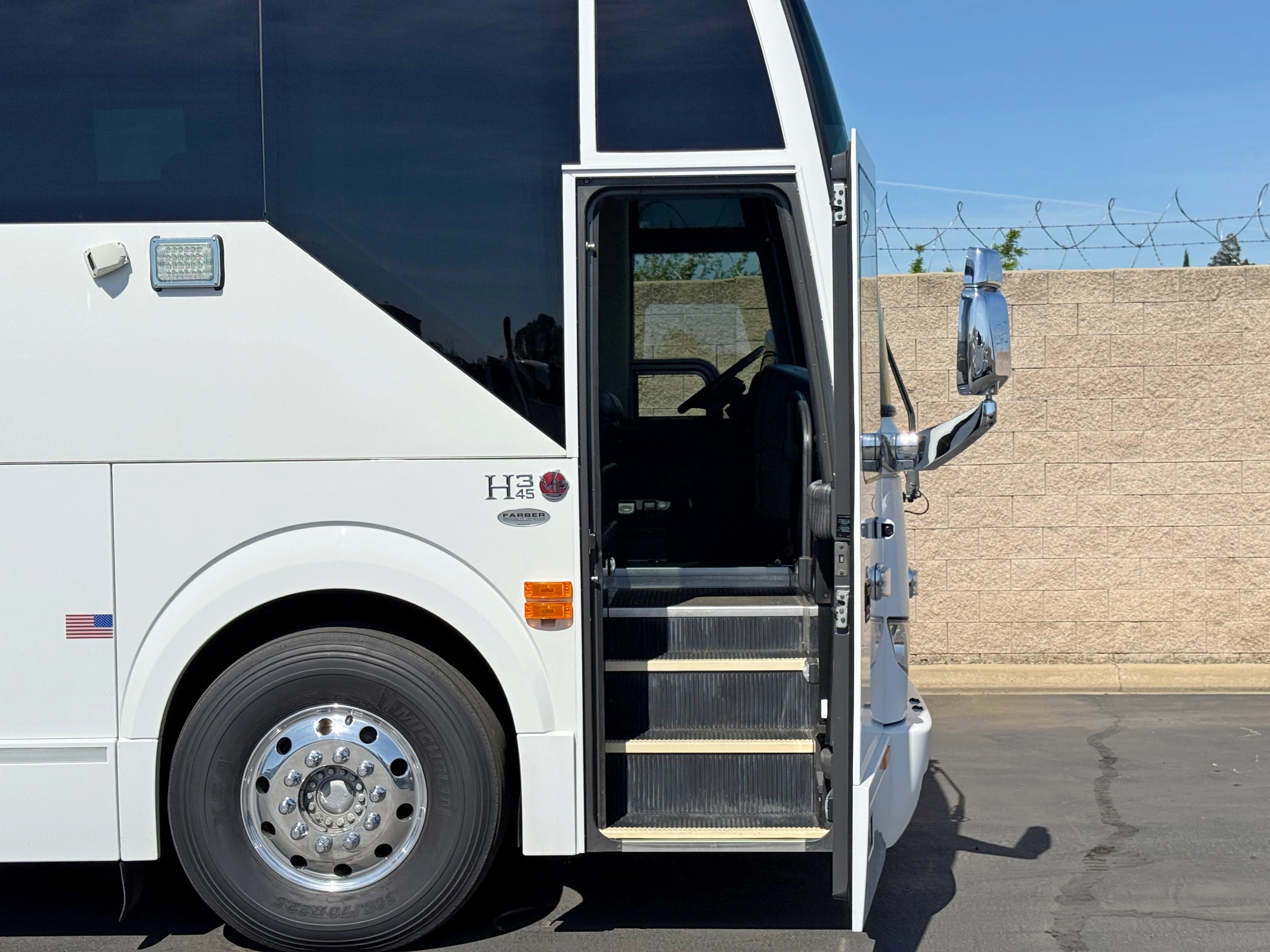 2011 Prevost H3-45 VIP Mobile Communications Unit