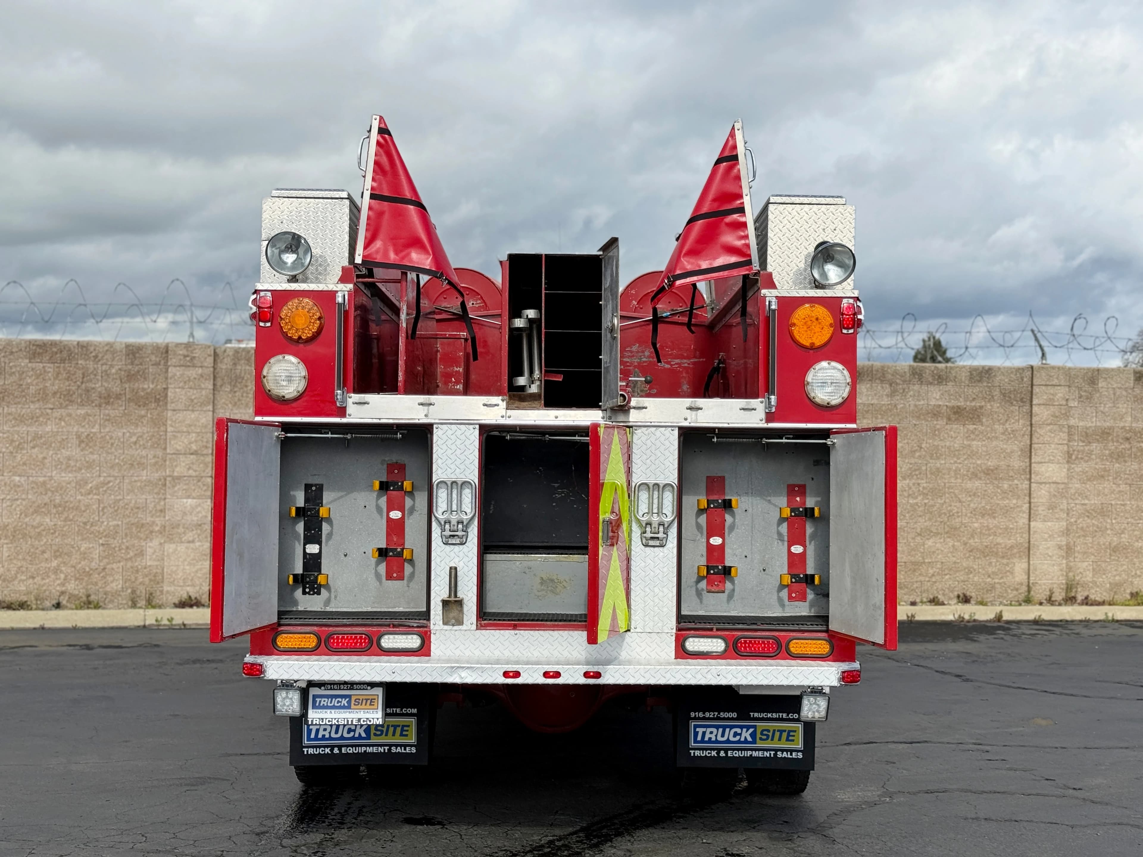 1996 International 4800 4x4 Type 3 Fire Pumper