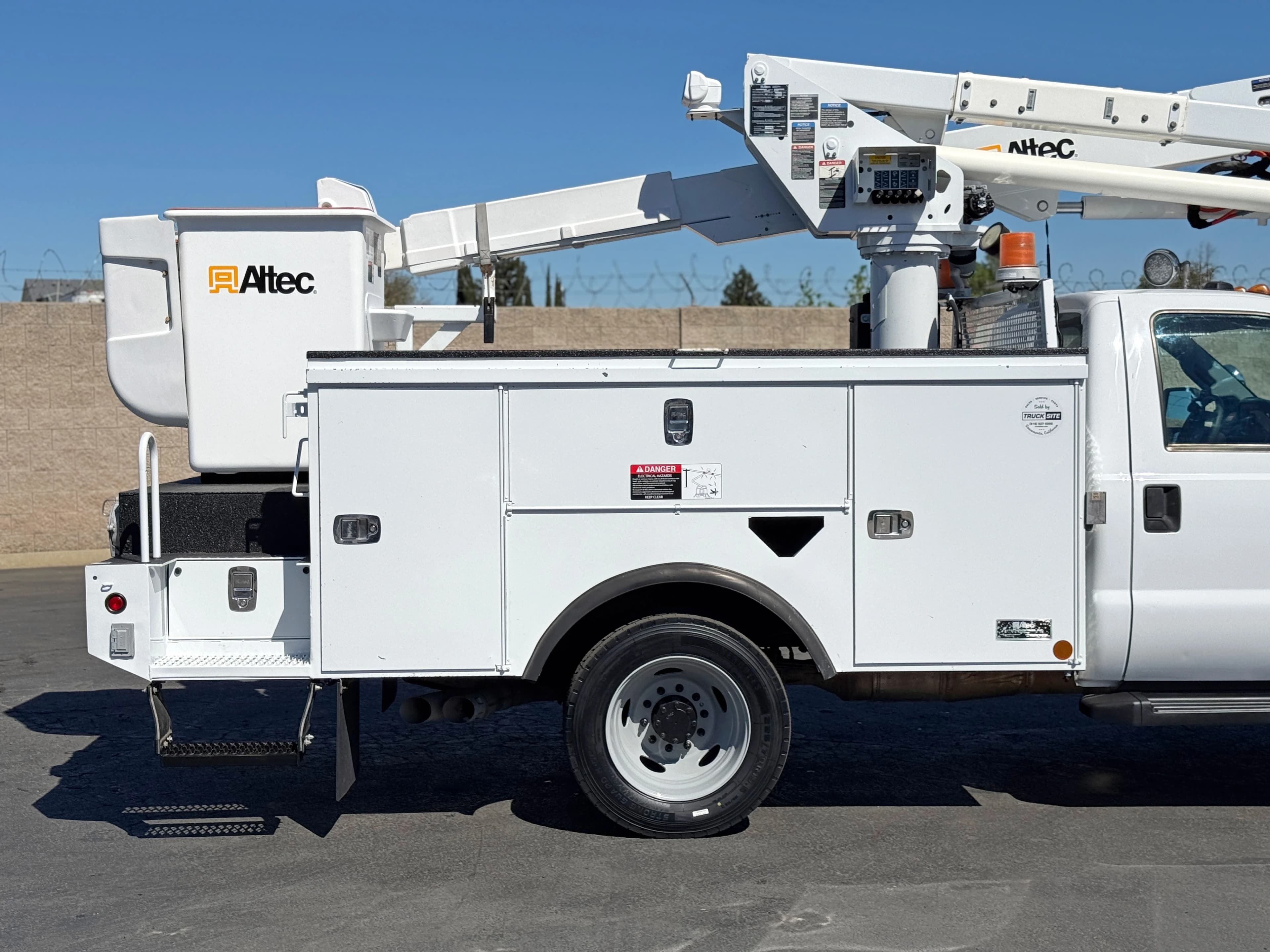 2013 Ford F550 4x4 Altec AT37G Articulating Bucket Truck