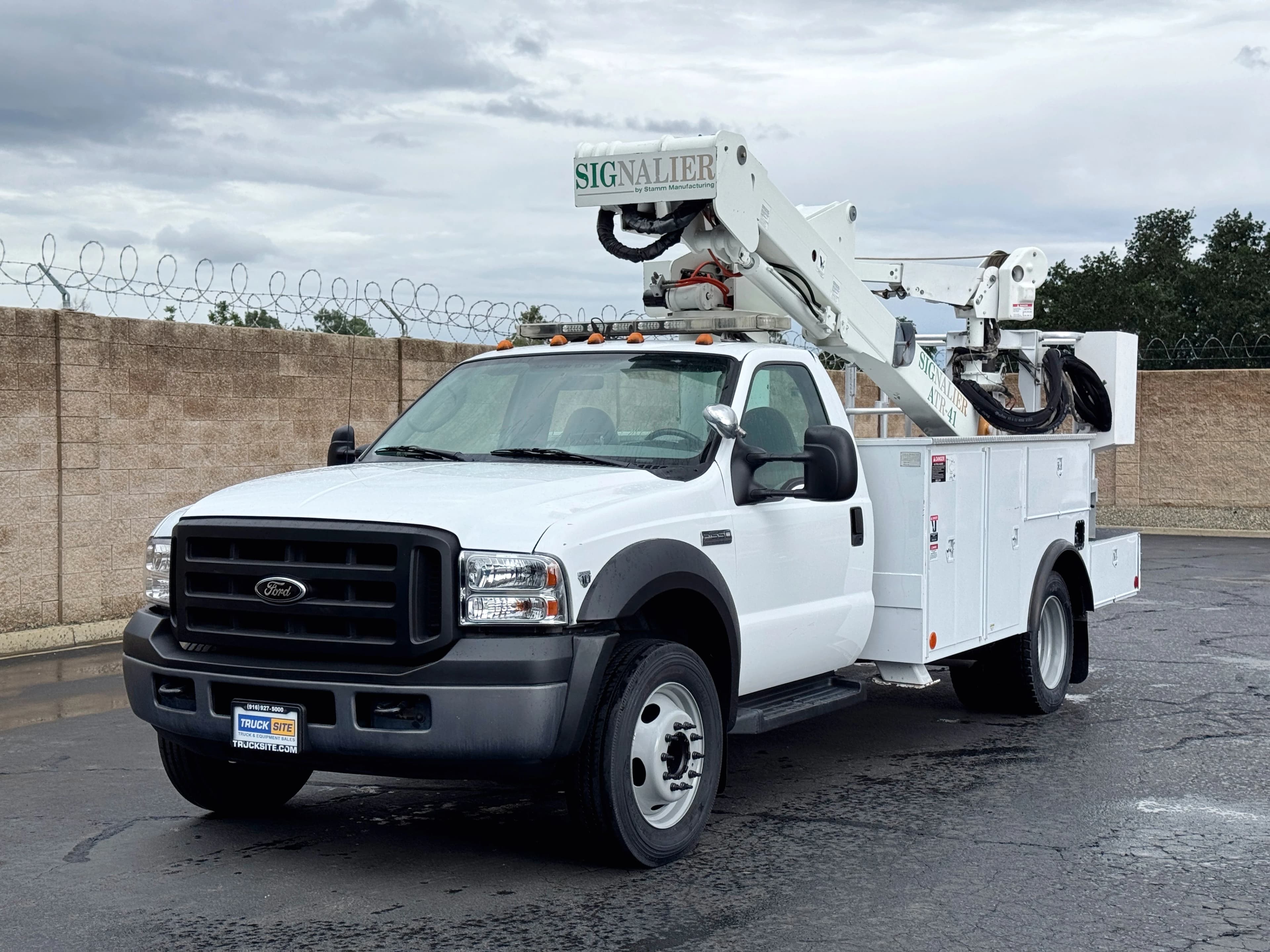 2007 Ford F550 Signalier ATR-41 Sign Crane Platform Lift