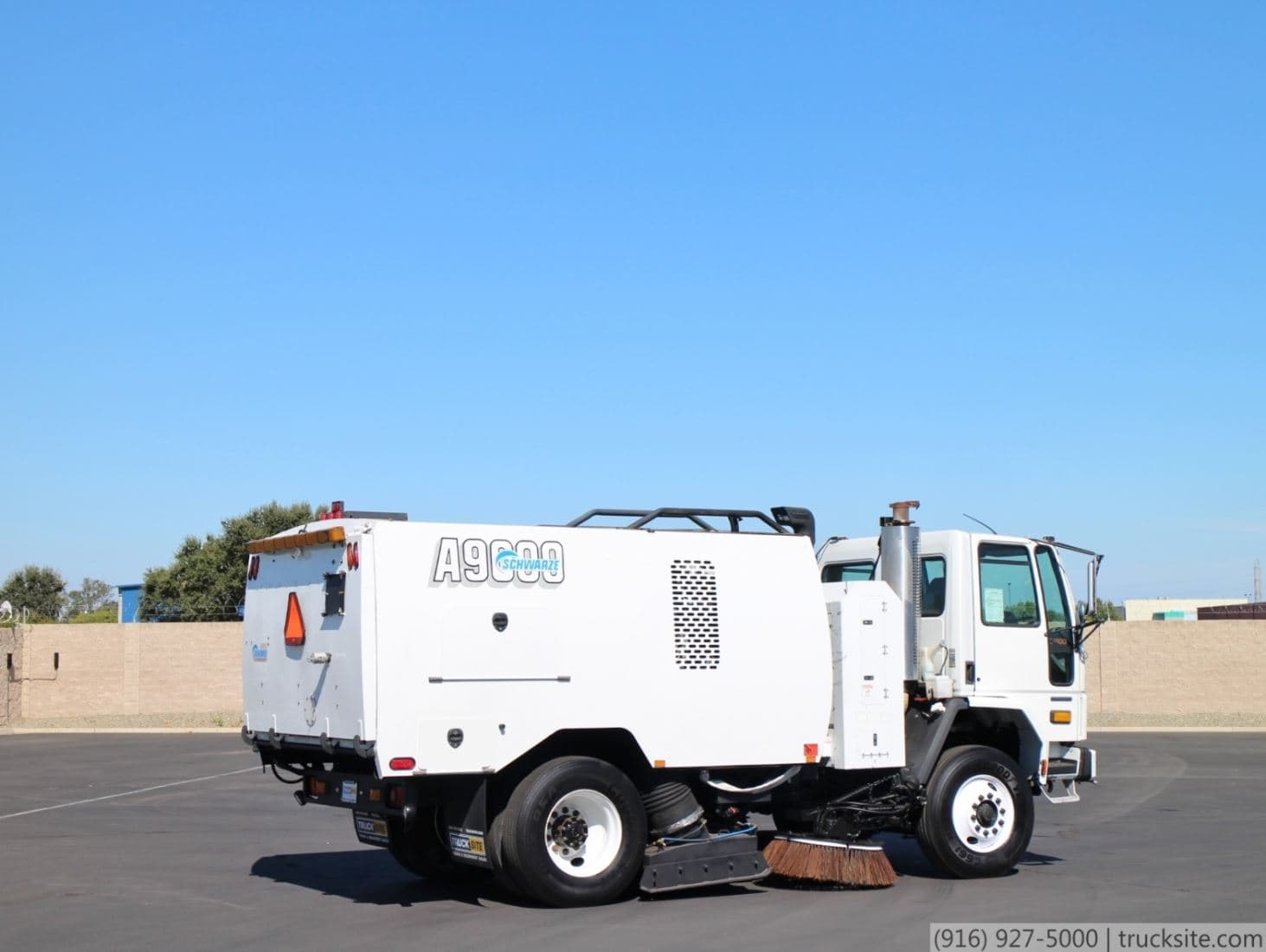 2006 Sterling Schwarze A9000 CNG Air Street Sweeper