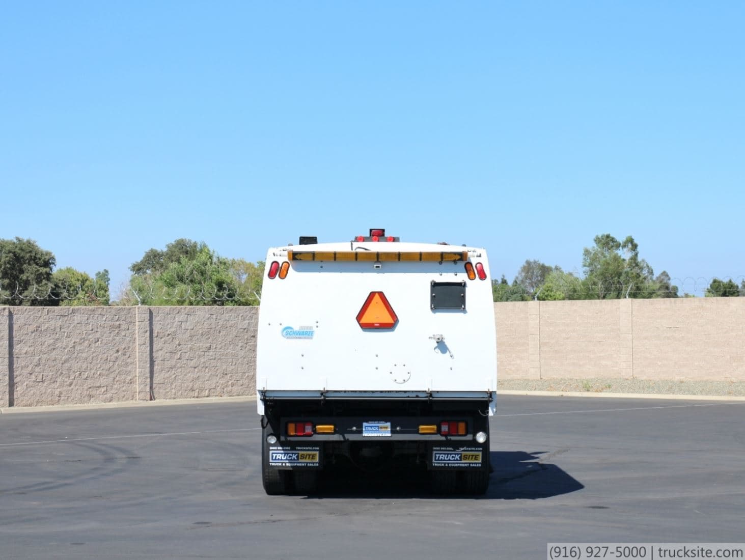 2006 Sterling Schwarze A9000 CNG Air Street Sweeper