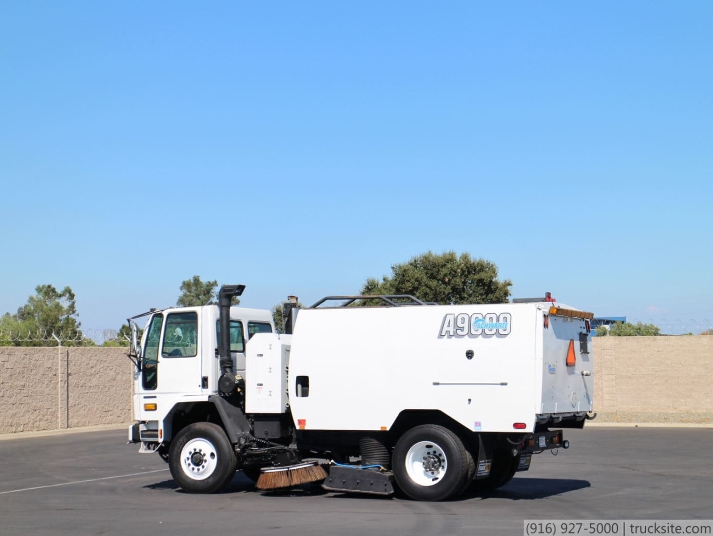 2006 Sterling Schwarze A9000 CNG Air Street Sweeper