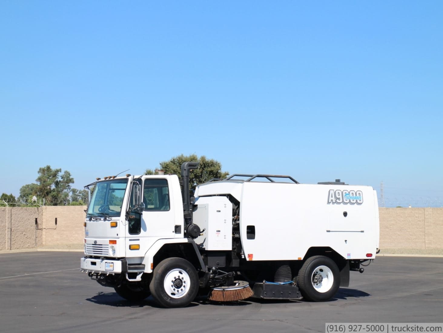 2006 Sterling Schwarze A9000 CNG Air Street Sweeper