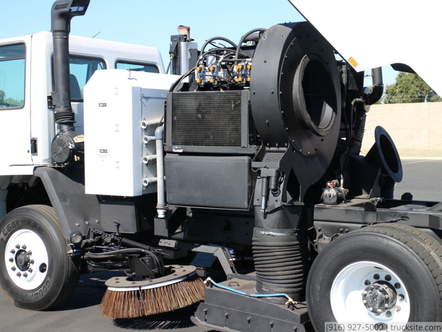 2006 Sterling Schwarze A9000 CNG Air Street Sweeper