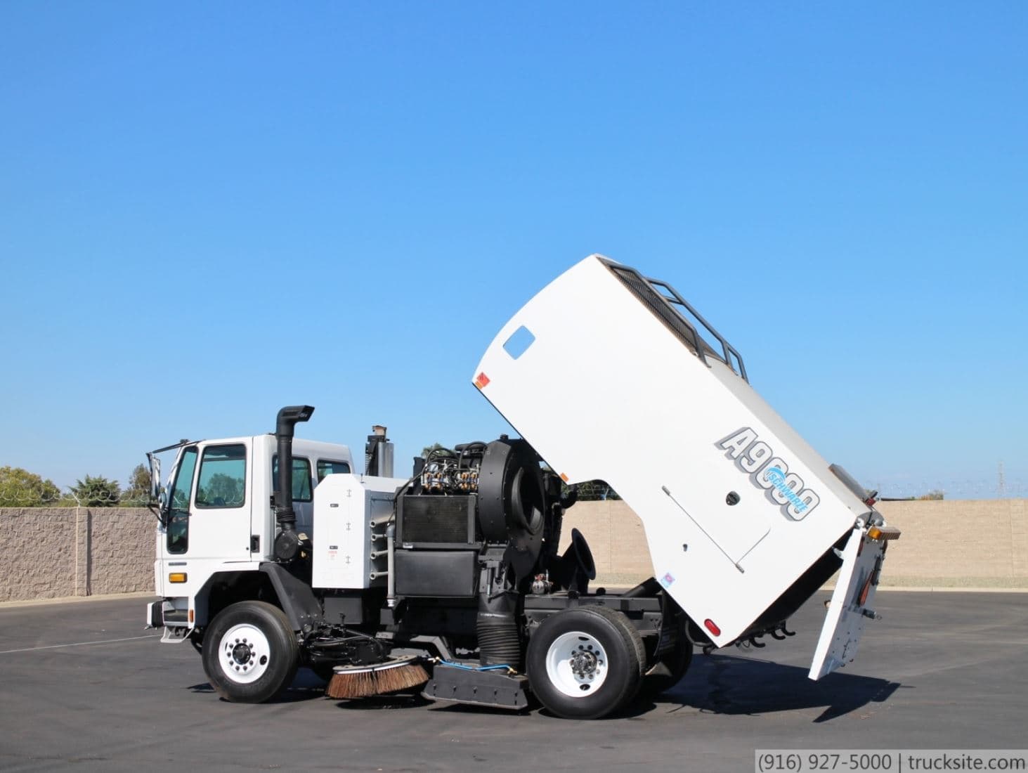 2006 Sterling Schwarze A9000 CNG Air Street Sweeper